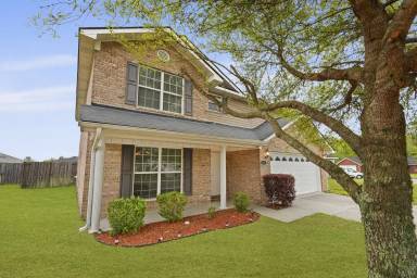Main picture of 220 Augusta Way