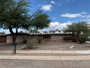 Main picture of 5611 E Kelso St