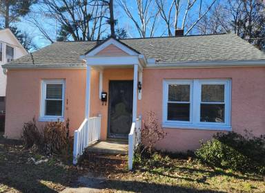 Main picture of 107 N Summit St