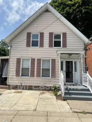 Main picture of 42 Cedar St