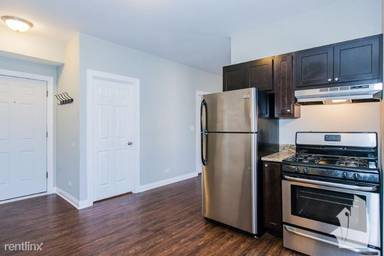 Main picture of 1616 W 18th Pl