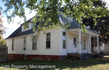 Main picture of 703 1/2 N Lafayette St
