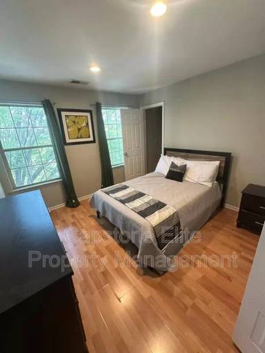 Main picture of 44 S Orange Ave