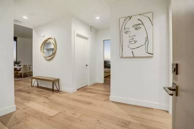 Main picture of 70 Rainey Condo