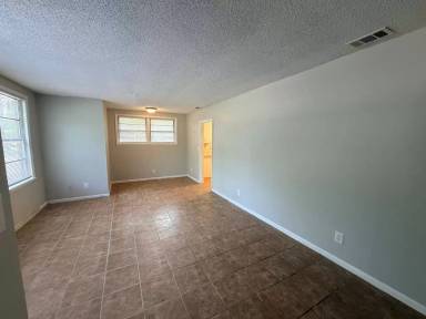 Main picture of 620 E Jane St