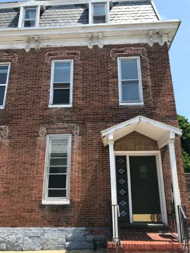 Main picture of 33 S Penn St