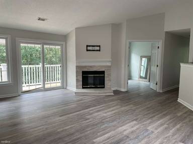 Main picture of 27 Bradford Commons Ln