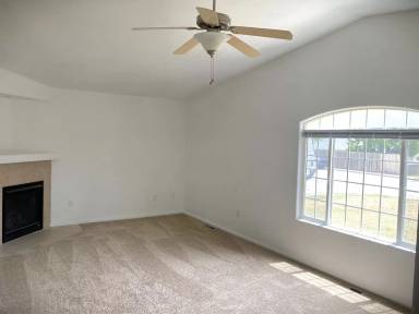 Main picture of 3906 Charles St