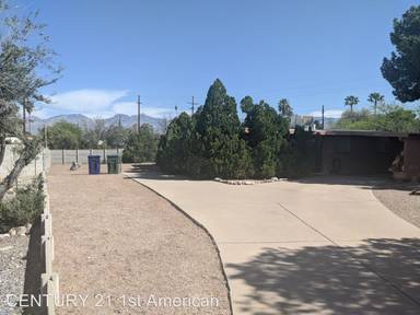 Main picture of 8105 E Beverly St