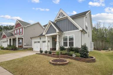 Main picture of 2135 Leo Dr