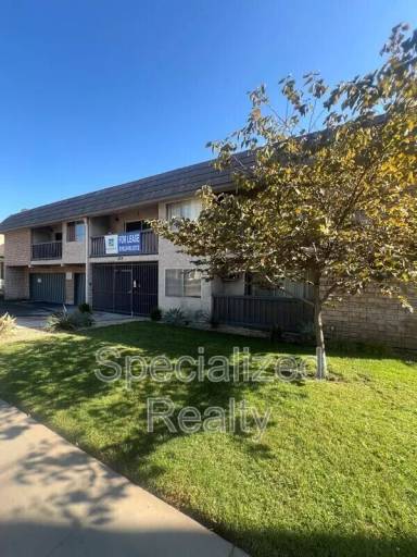 Main picture of 824 E Windsor Rd