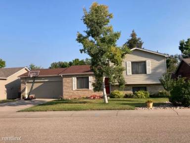 Main picture of 2701 Wyandotte Dr