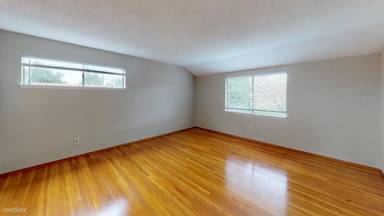 Main picture of 1075 Oaktree Dr