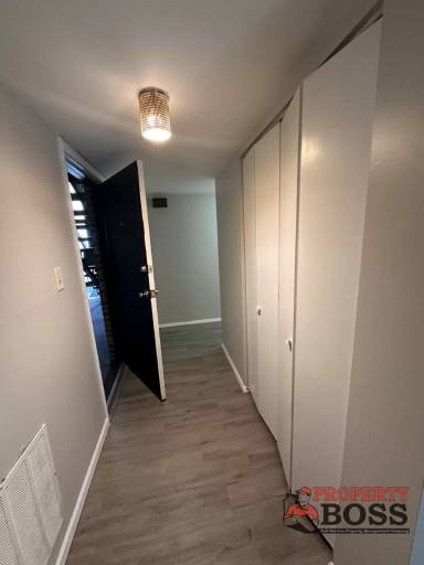 Main picture of 7322 Noble St