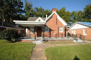 Main picture of 405 W Grantham St