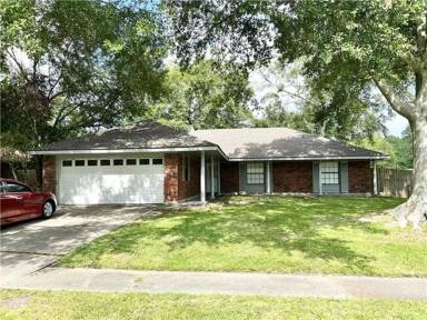 Main picture of 102 Everest Dr