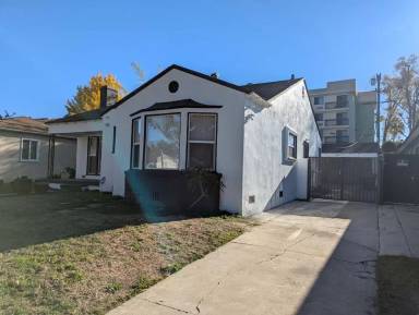 Main picture of 3966 S Victoria Ave