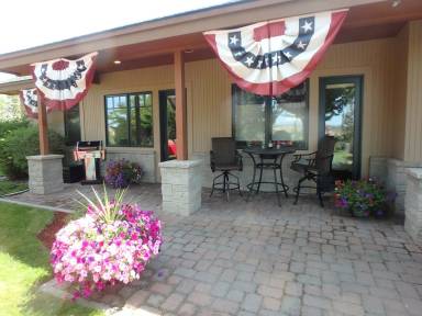 Main picture of 860 NE B St