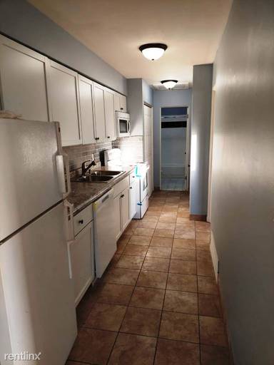 Main picture of 448 W Division St