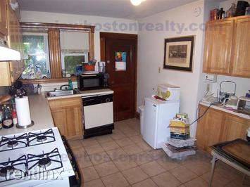 Main picture of 188 Faneuil St