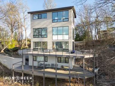 Main picture of 910 Rockhold Dr