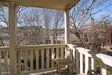 Main picture of 92 Pleasant St