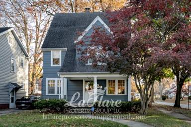Main picture of 2565 Portsmouth Ave
