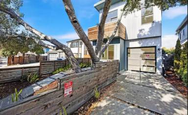 Main picture of 890 59th St