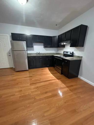 Main picture of 579 Common St