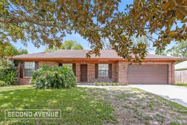 Main picture of 2558 Sandlewood Cir