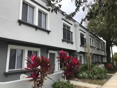 Main picture of 825 Lowell Blvd