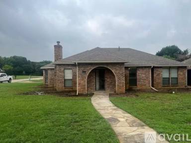 Main picture of 2213 Oak Bluff Dr