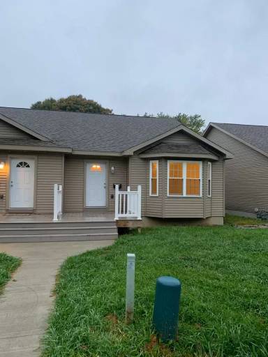 Main picture of 927 W Wilson St