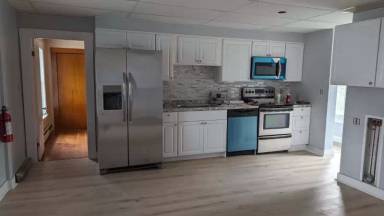 Main picture of 156 N Main St
