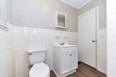 Main picture of 901 N Highland Dr