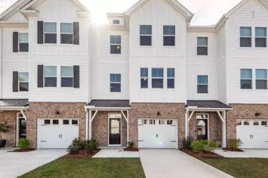 Main picture of 9423 Sun Fountain Dr