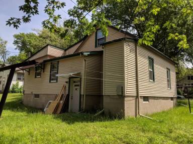 Main picture of 1409 Broadway St