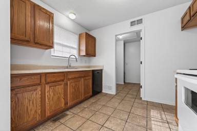 Main picture of 4335 S Elizabeth Ave