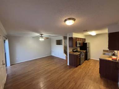 Main picture of 1606 N I 35