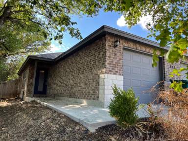 Main picture of 915 Rebecca Ln