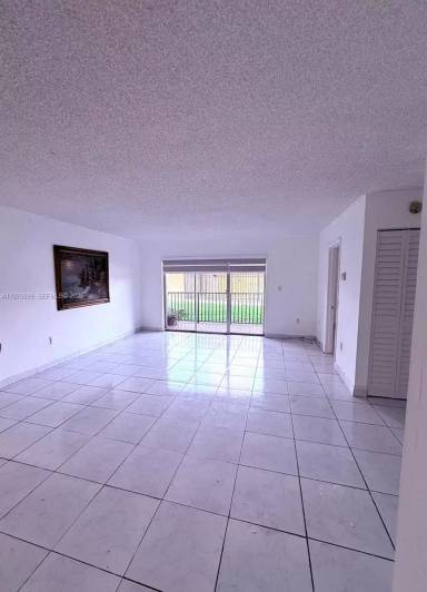 Main picture of 15440 SW 82nd Ln