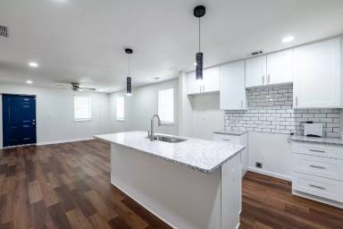 Main picture of 452 Paines Ave NW