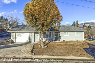 Main picture of 323 Maple St