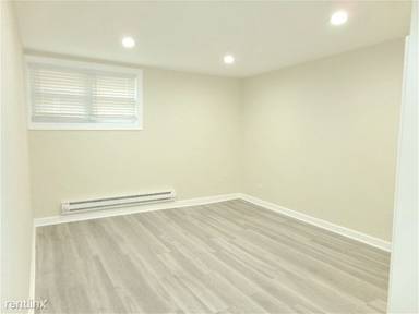 Main picture of 726 W Roscoe St