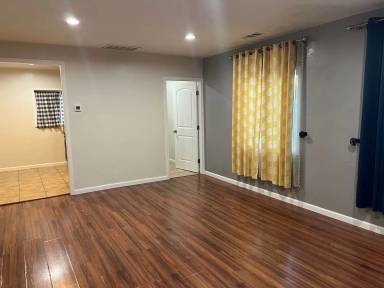 Main picture of 232 1/2 W Alisal St
