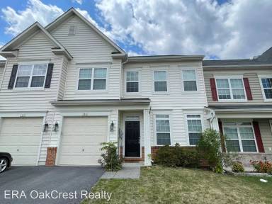 Main picture of 104 Bowling Green Cir