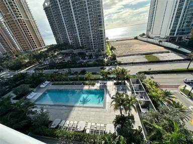 Main picture of 17550 Collins Ave