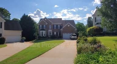 Main picture of 15 Silverthorn Ct