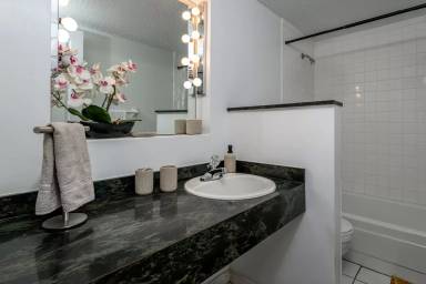 Main picture of 1908 Via Veneto Dr