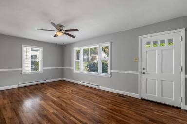 Main picture of 1615 Roseland St